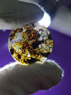 【二手】肯尼亞橄欖隕石圓牌，6.3克，直徑2.5厘米。 古董 老貨 收藏 【錦繡古玩】