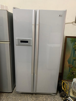 [中古] LG 576Ｌ 雙門對開冰箱 修冰箱 修理冰箱 維修冰箱 充冷煤 台中大里二手冰箱 台中大里中古冰箱