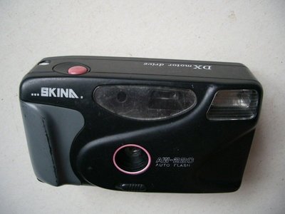 (故障品) SKINA AW-220 DX motor drive有自動閃光功能的底片傻瓜相機