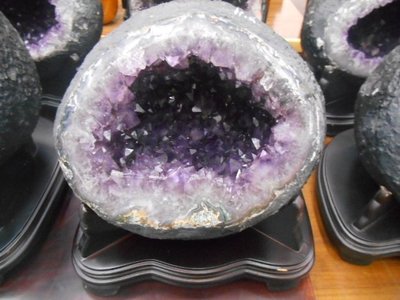 100%天然全巴西紫水晶晶洞含座(11.5公斤)特價出清請先詢問庫存(有時沒在店請先連絡以免白跑)