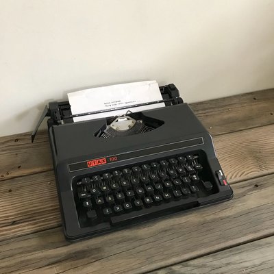 （年代秀）已讓藏～早期 義大利製 UTAX 黑色 打字機 機械式 老件收藏 陳列古道具