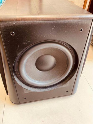Sonus Faber Cremona 主動式重低音 $58000 市場極罕見，，外觀上沒什麼瑕疵，九成新，是石墨色的 重量大約30-40Kg