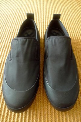 UNIQLO：日本原裝進化版 U 輕便鞋 */ * 全新現貨只要 598 元 ！！
