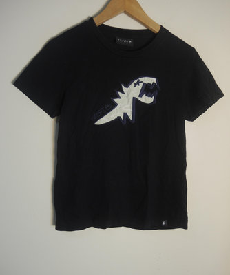 Furugi Shop 法國時尚品牌 agnes b Sport b 女款 黑色 恐龍 刺繡圖騰 短袖T恤 一元起標 1F852