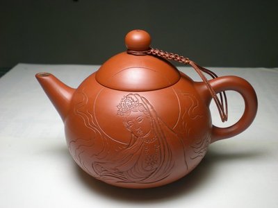 圓如玉文物------台灣名家林國立雕觀音手工紫砂壺