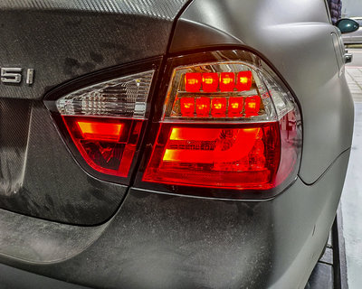 《※台灣之光※》全新BMW E90 06 07 08年專用粗光柱LED紅白晶鑽後燈尾燈組4片方向燈也LED台製