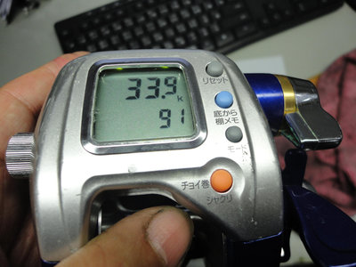 手持式日本製daiwa 400FBE 型電動捲線器，有自動晃餌，有瞬動