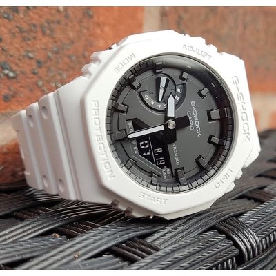 【金台鐘錶】CASIO卡西歐 G-SHOCK 超人氣的八角錶殼設計(白色 黑面) 農家橡樹 GA-2100-7A