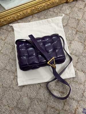 「預購」Bv Padded Cassette 格紋編織小羊皮斜背枕頭包(葡萄紫色) 單肩包 肩背包 手拿包