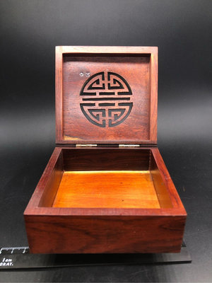 【週日結標 6/2】 正方形線香盒/收藏盒。花梨木 紅木 精雕鏤空