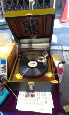 日本帶回年代久遠SOLOMON TRADEMARK手提箱型手搖式老唱機古董手提箱式老唱盤收藏家最愛二手中古舊式唱片機古董唱盤播放機