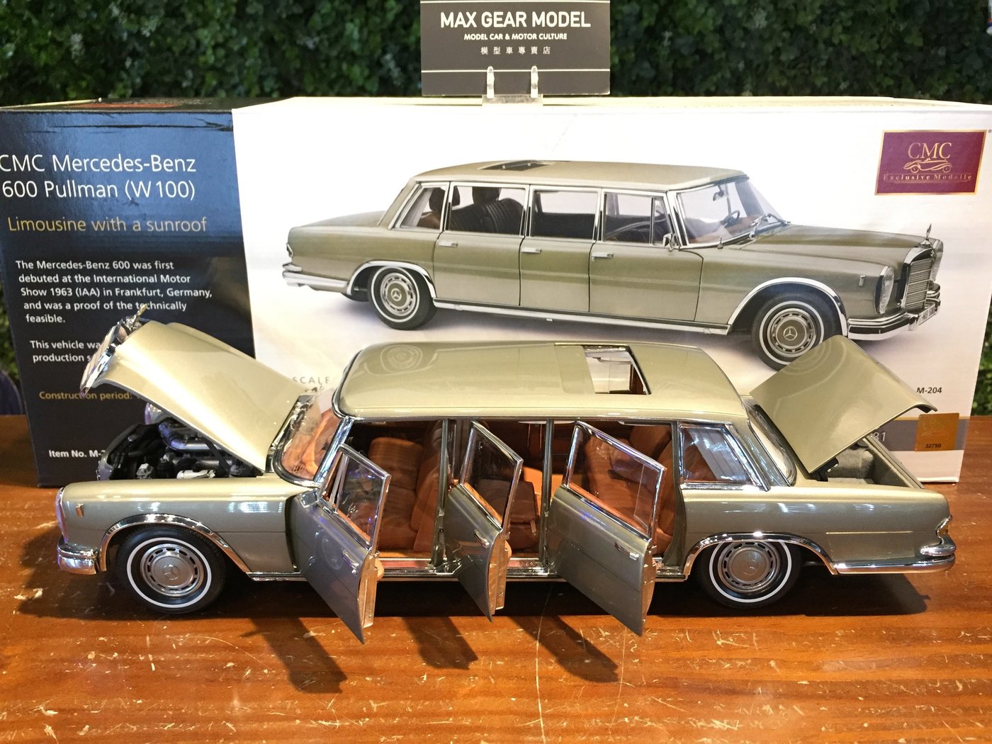 1/18 CMC Mercedes-Benz 600 Pullman (W100) Sunroof M204【MGM