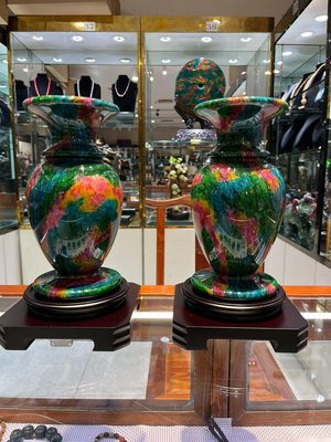 臺灣七彩玉觀音花瓶，產地臺灣，色彩斑斕，自己家里擺放非常高檔