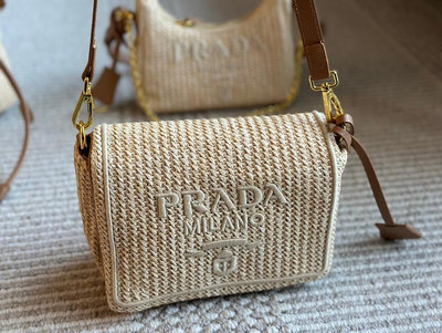 【二手包包】Prada相機包爆款休閑百搭輕便實用上身超好看草編系列 尺寸 21 14cm 禮盒 NO163096