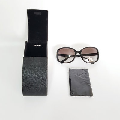 PRADA   經典   LOGO  太陽眼鏡 ，附原廠眼鏡盒  ，保證真品 超級特價便宜賣