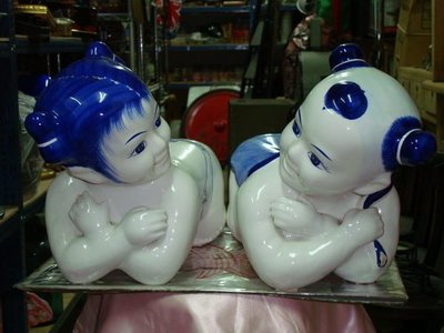 典藏級早年由"中華陶瓷"廠所製作的一對男女娃娃