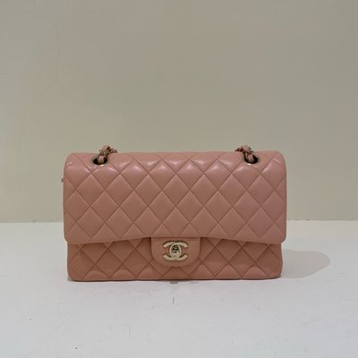 Chanel coco 25 粉色 羊皮 淡金釦《精品女王全新&amp;二手》