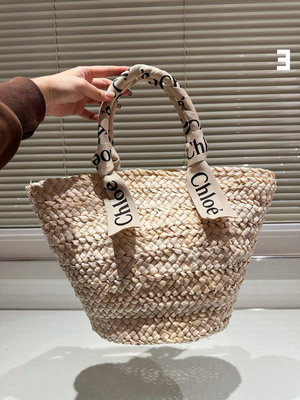 【二手包包】chloe這個新款草編包菜籃子印logo的手提袋和皮肩帶還有草編的組合真的好清爽炒適合海邊，是屬 NO227307