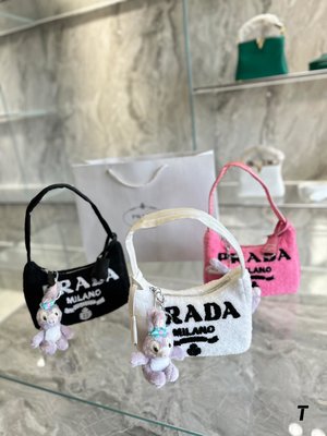 【日本二手】PRADA限量款毛毛hobo腋下包Prada re-edition Prada新到粉色毛毛hobo和黃色毛毛ho17861