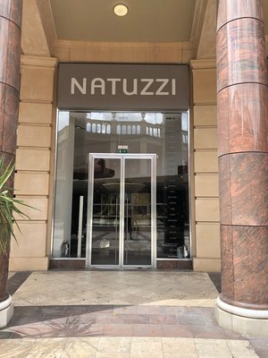義大利原裝 NATUZZI EDITIONS Oronzo B796 皮革沙發，另提供各系列沙發訂購，約台灣售價打7折。