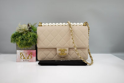 優買二手精品名牌店 Chanel AS0585 Quilted Flap LOGO WOC 奶茶杏色小牛皮珍珠金鍊 肩背包斜背包鍊子包鏈帶包 限量激新二