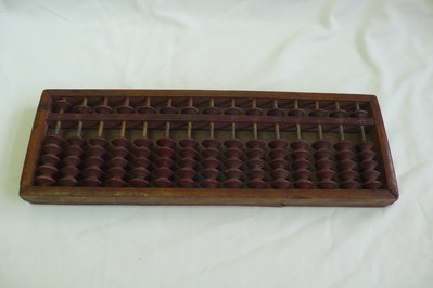 黑色小館(旗10)～正老件~早期木製算盤 (約高3公分.寬42x18公分)