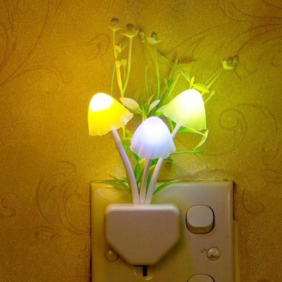 小鹿led光控自動感應創意蘑菇小夜燈微弱光插電節能床頭嬰兒喂奶