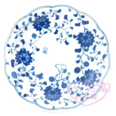 ♥小公主日本精品♥Snoopy史努比圖案藍唐草陶瓷五寸盤 陶瓷盤 盤子花邊盤 日本製造~預(2)