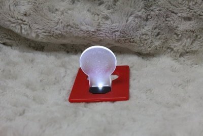 創意 紅色 LED 卡片燈 錢包 小夜燈 名片燈 應急燈 燈泡造型LED 立燈 折疊燈 卡片立燈