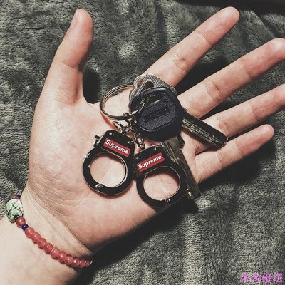 Supreme 17FW Handcuffs Keychain 手銬 鑰匙扣掛件 吊墜潮牌配件