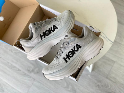 時光小妮~HOKA ONE ONE BONDI 8 慢跑鞋 淺灰黑 網布 厚底 輕量 緩震 路跑鞋 男鞋(歐碼36-40下標請留言)