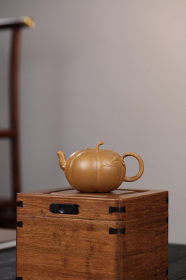 仿生南瓜壺原礦優質黃金段·330cc南瓜壺是紫砂壺中很常見的一種款型。此南瓜不僅外形酷似南 紫砂壺 茶壺 茶具【真棒紫砂】78