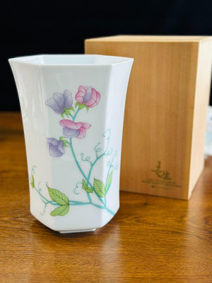 日本香蘭社粉紫豆莢花六角花瓶 有同畫片五客杯
