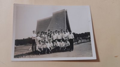 早期東海大學路思義教堂前老照片