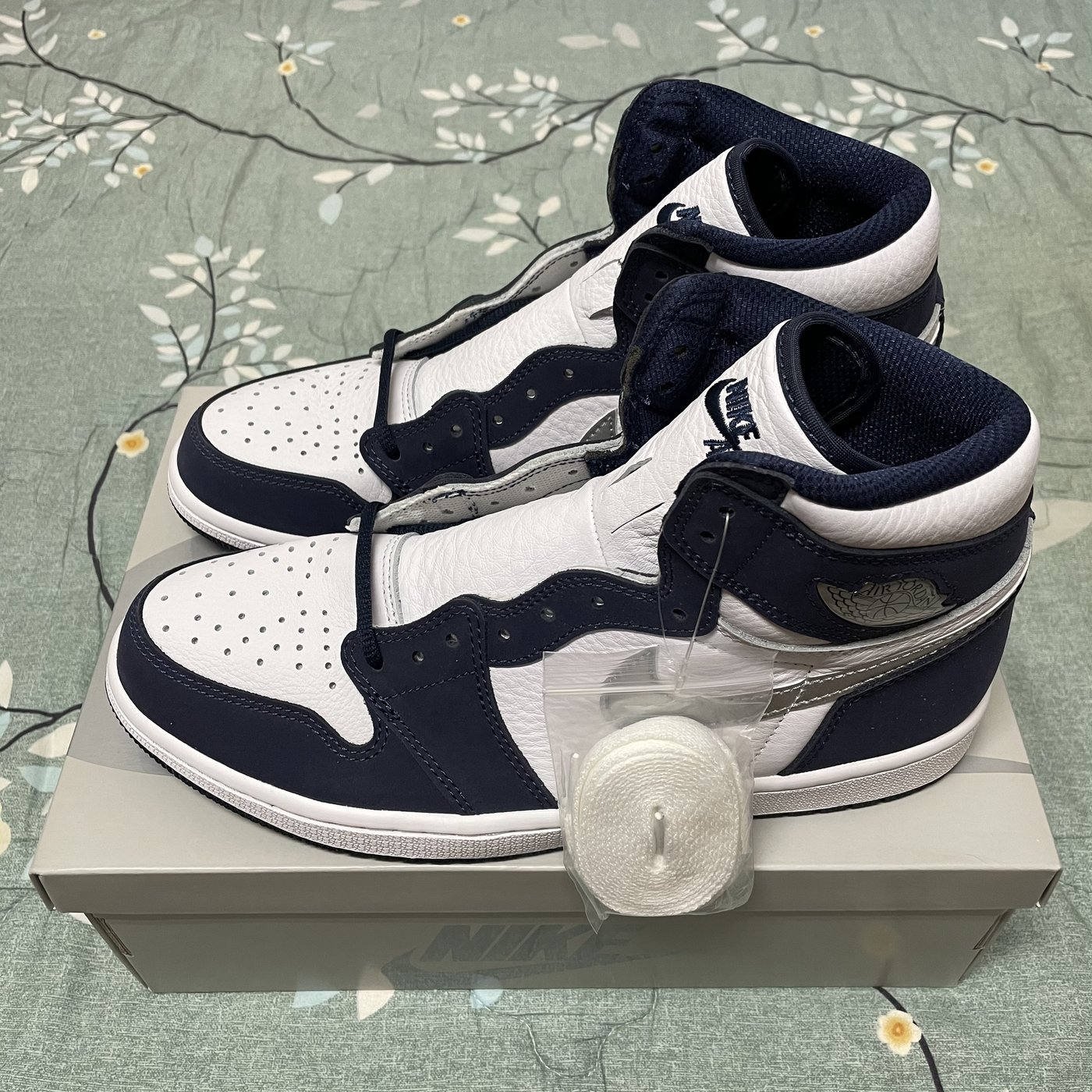 全新NIKE Air Jordan 1代OG午夜藍US 9.5官網公司貨| Yahoo奇摩拍賣