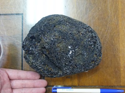 §能量礦石§ 印尼隕石 Agni Manitite 火山玻璃 1971g 神聖之火的珍珠 烈火石