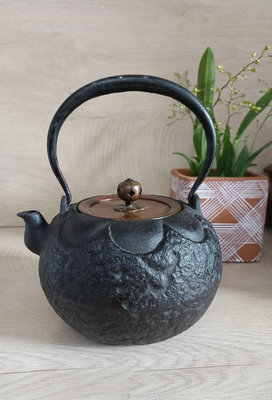 （可議價）- 日本松壽堂花蕾型日丸型鐵壺 茶具 茶杯 茶壺【真棒紫砂】954