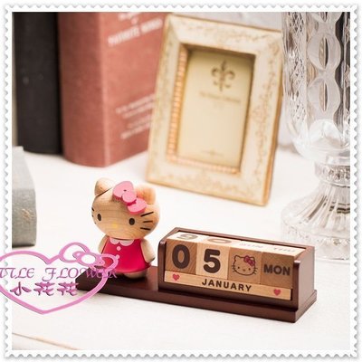 小公主日本精品 Hello Kitty 萬年曆 原木公仔造型粉紅洋裝精美日曆木製桌上型萬年曆56979909