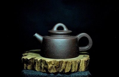 大金壺-早期中國宜興原礦老綠泥 土胎漂亮 手工細緻 好泡好養 柴燒   陶中