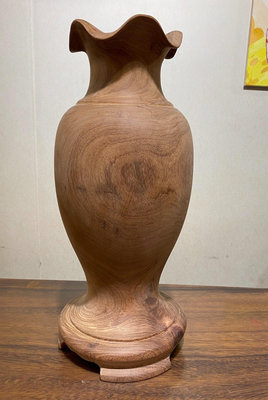 全新緬甸花梨木整木一體成型工藝制作而成花開花瓶.原木原色系列
