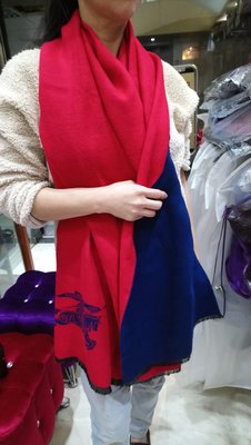 ☆貴族精品☆BURBERRY紅藍雙色羊毛圍巾，8成新，尺寸長200寬60公分