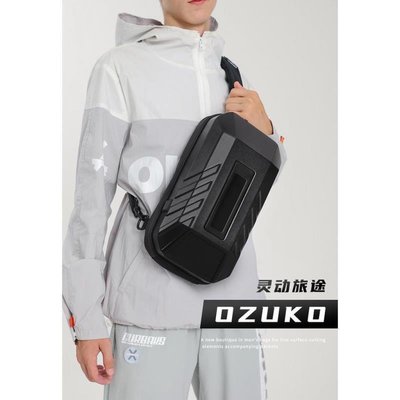 ozuko潮牌男包包斜背包大容量智能LED硬殼胸包戶外運動男士斜肩包