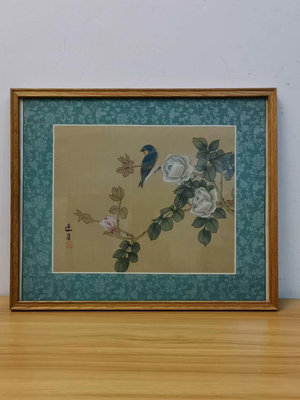 絹本花鳥畫一幅 木框  鏡心尺寸2xcm  外框3