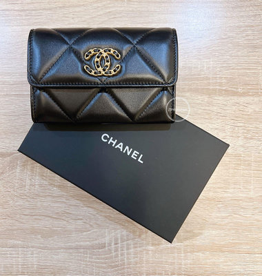 Chanel 19 全新 現貨 黑色 金釦 羊皮 釦式 中夾 零錢包 卡夾 AP2700 北市可面交 刷卡分期