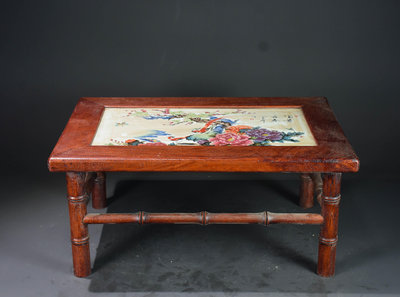 珍藏花梨木鑲嵌瓷板畫炕桌。尺寸: 高23cm 長50cm 寬30cm27000R-900
