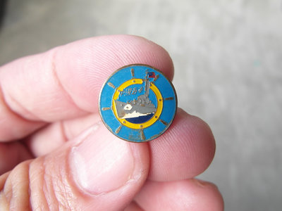 60年代--中國海軍紀念---徽章---直徑1.5公分---軍艦---銅質