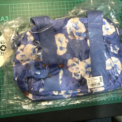 Kipling 藍紫色 花朵 新款 斜背包 手提  全新 購於新光三越 出清 附原紙袋