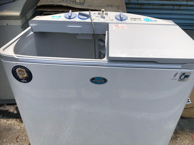 萬丹電器醫生。三洋雙槽10公斤洗衣機需自取。只賣3999元。舊機回收可以折現金。