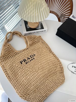 【二手包包】是背Prada陽光普拉達草編包購物袋的夏天啦，馬上夏天了，來推薦這只Prada陽光草編包編織和皮 N.O33751