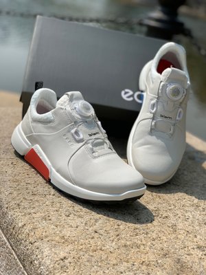 ECCO愛步高爾夫球鞋男鞋  BOA鎖扣免糸帶 健步小白鞋運動鞋 白色39-44